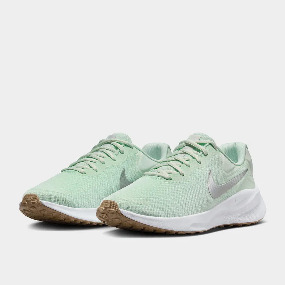 Nike Women's Revolution 7 Sneaker Green/white _ 181617 _ Green