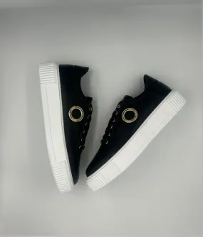 “P-7” LOW-TOP SNEAKERS IN BLACK LEATHER WITH GOLD RING AND PERFORATED SIDE.